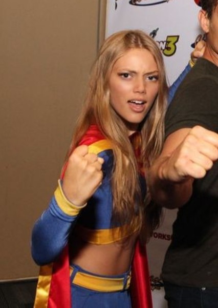 Grace Van Dien photo