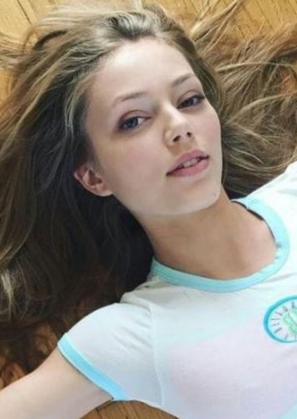 Grace Van Dien photo
