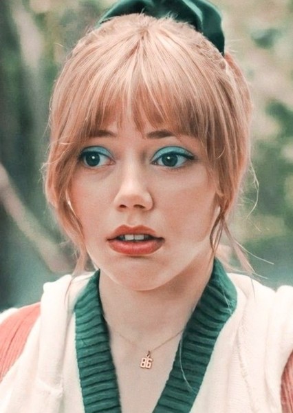Grace Van Dien photo