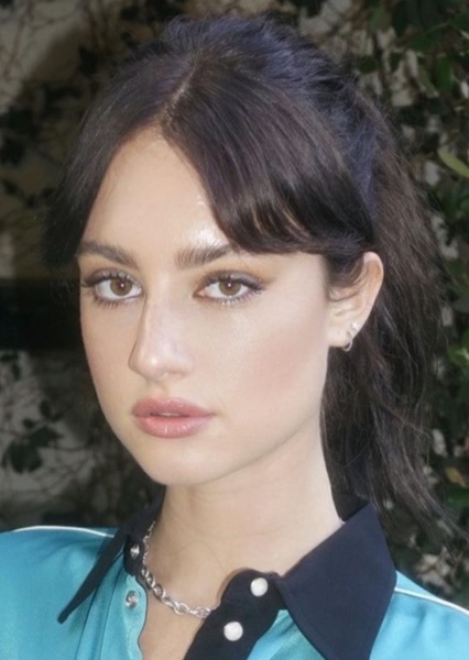 Grace Van Patten photo
