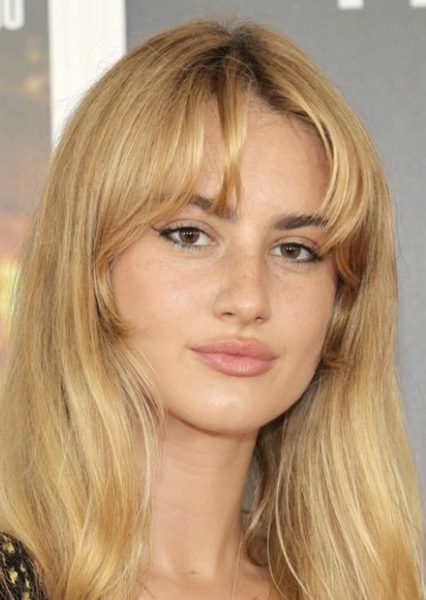 Grace Van Patten photo