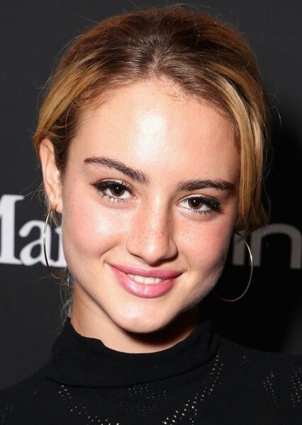 Grace Van Patten photo