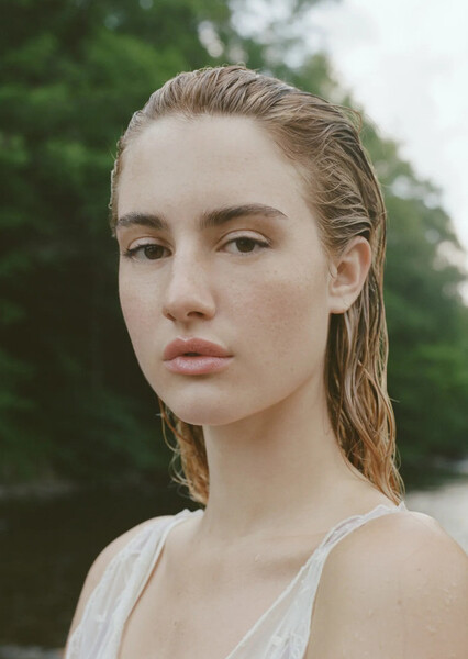Grace Van Patten photo