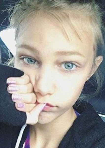 Grace VanderWaal photo
