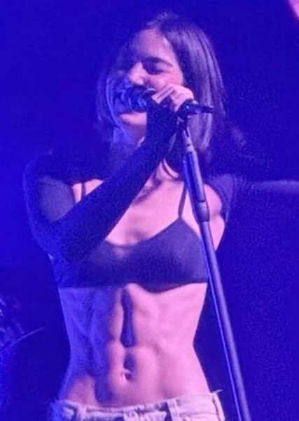Gracie Abrams photo