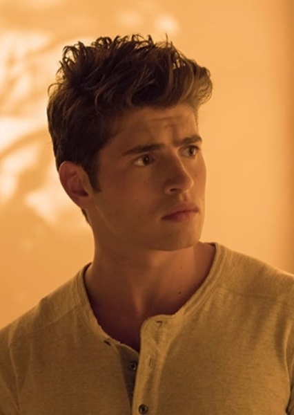 Gregg Sulkin photo
