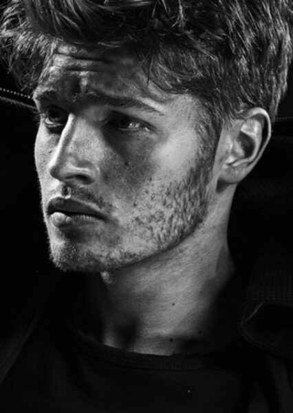 Gregg Sulkin photo