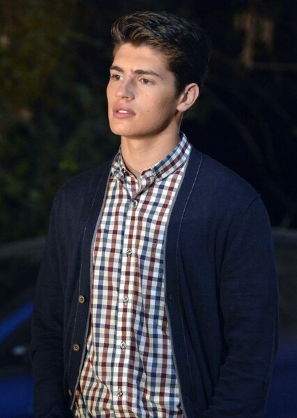 Gregg Sulkin photo