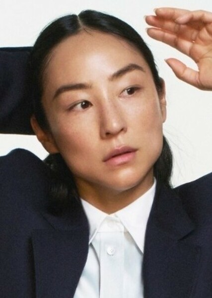 Greta Lee photo