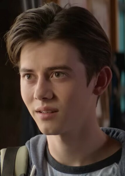Griffin Gluck photo