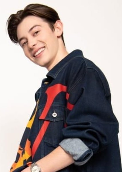 Griffin Gluck photo