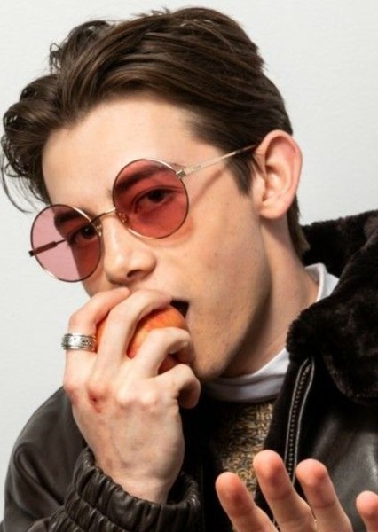 Griffin Gluck photo
