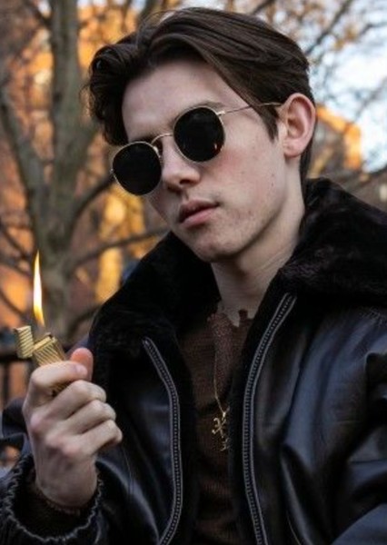 Griffin Gluck photo