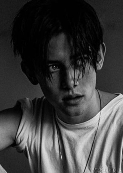 Griffin Gluck photo