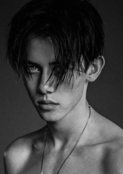 Griffin Gluck photo