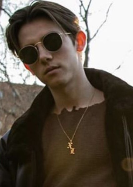 Griffin Gluck photo