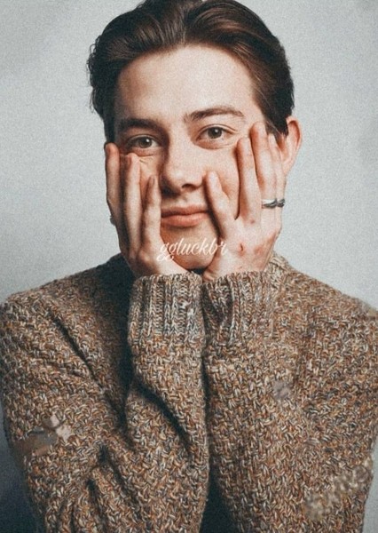 Griffin Gluck photo