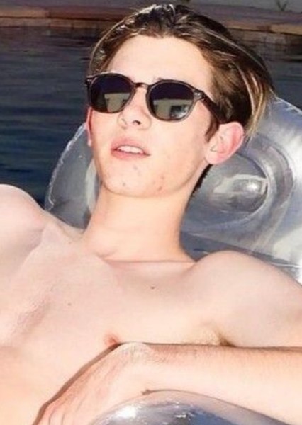 Griffin Gluck photo