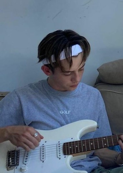Griffin Gluck photo