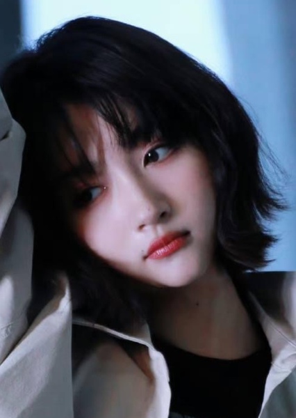 Guan Xiaotong photo