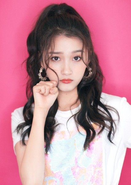 Guan Xiaotong photo