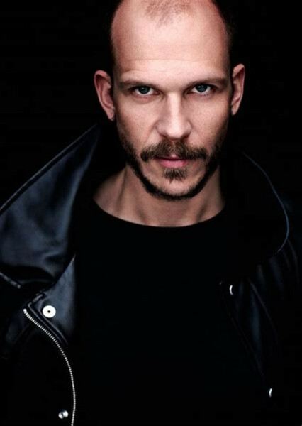 Gustaf Skarsgård photo