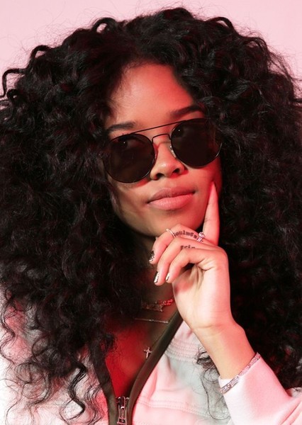 H.E.R. (Singer) photo