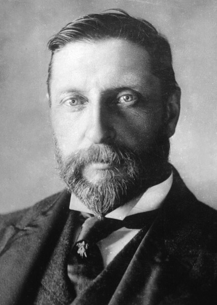 H. Rider Haggard photo