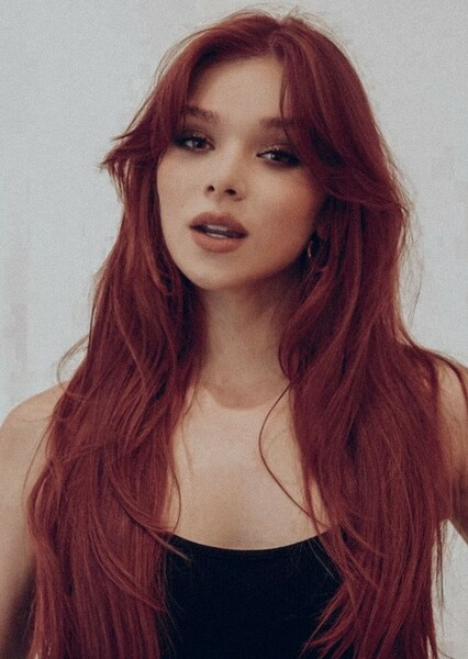 Hailee Steinfeld photo