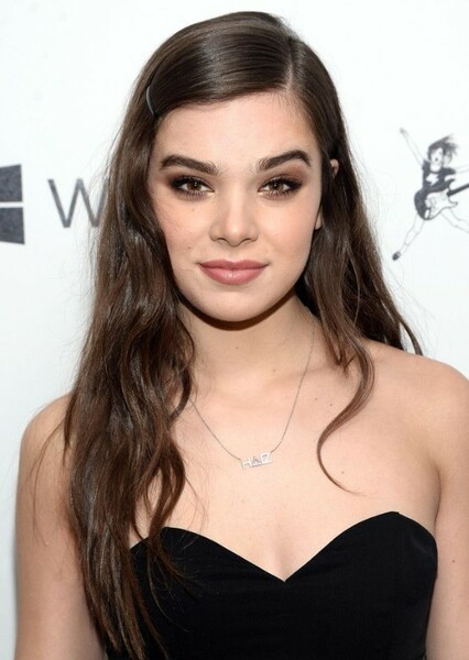 Hailee Steinfeld photo