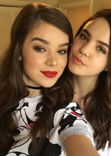 Hailee Steinfeld photo