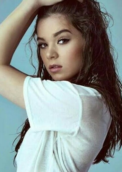 Hailee Steinfeld photo