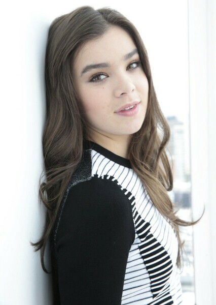 Hailee Steinfeld photo