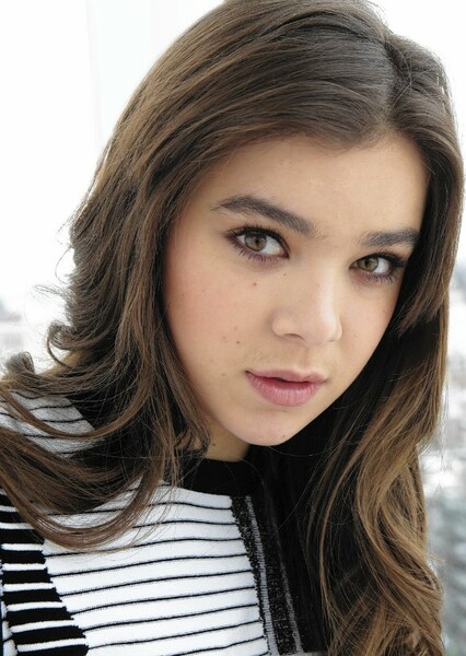 Hailee Steinfeld photo