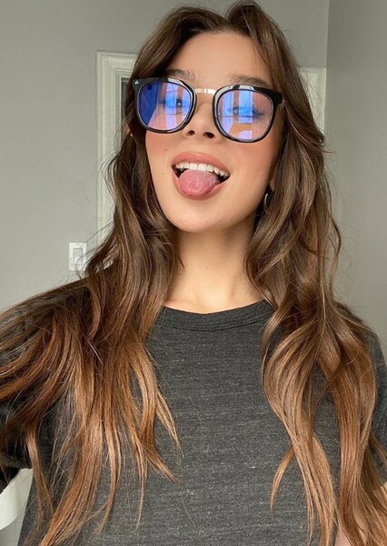 Hailee Steinfeld photo