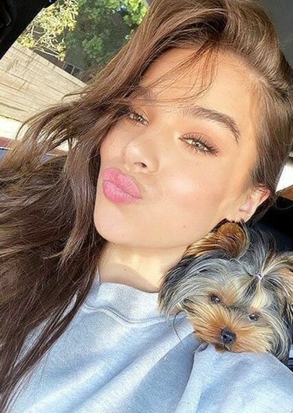 Hailee Steinfeld photo