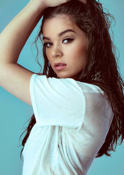 Hailee Steinfeld photo