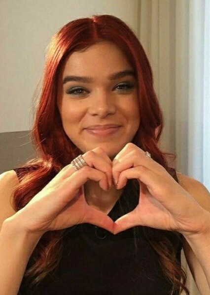 Hailee Steinfeld photo
