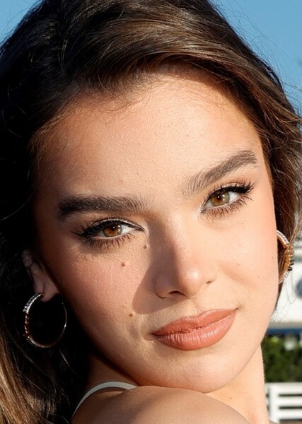 Hailee Steinfeld photo
