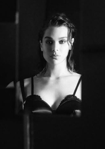 Hailee Steinfeld photo