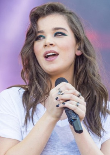 Hailee Steinfeld photo