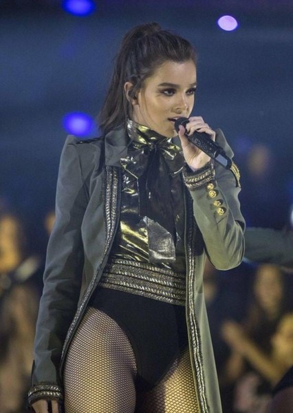 Hailee Steinfeld photo