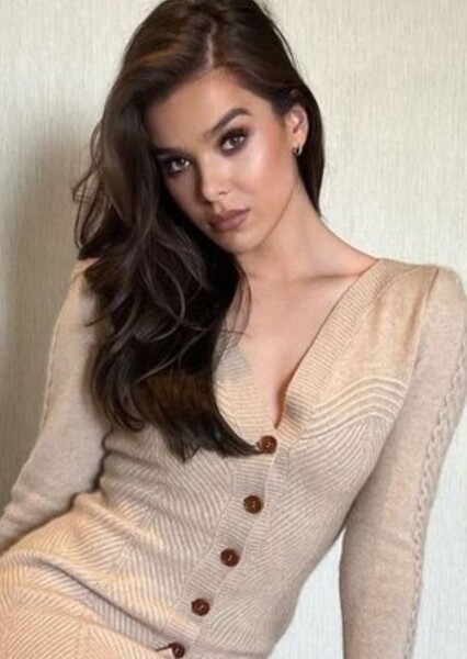 Hailee Steinfeld photo