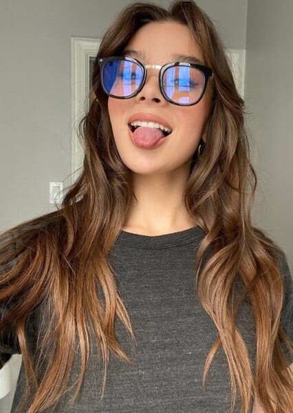 Hailee Steinfeld photo
