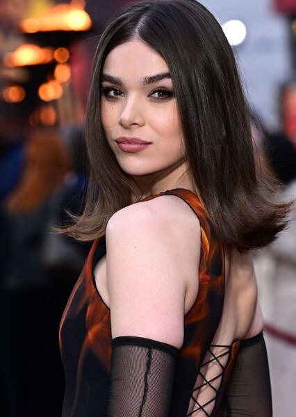 Hailee Steinfeld photo