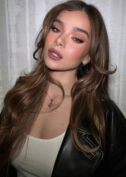 Hailee Steinfeld photo