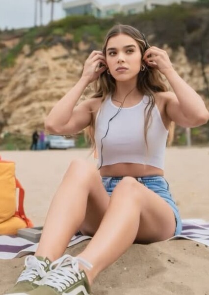Hailee Steinfeld photo