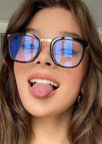 Hailee Steinfeld photo