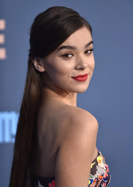 Hailee Steinfeld photo