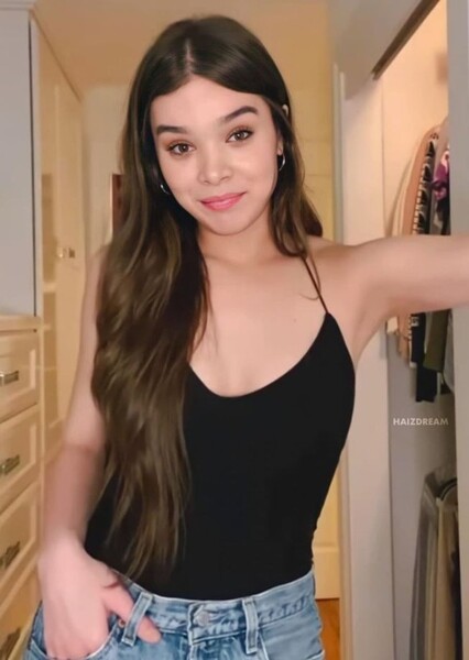 Hailee Steinfeld photo